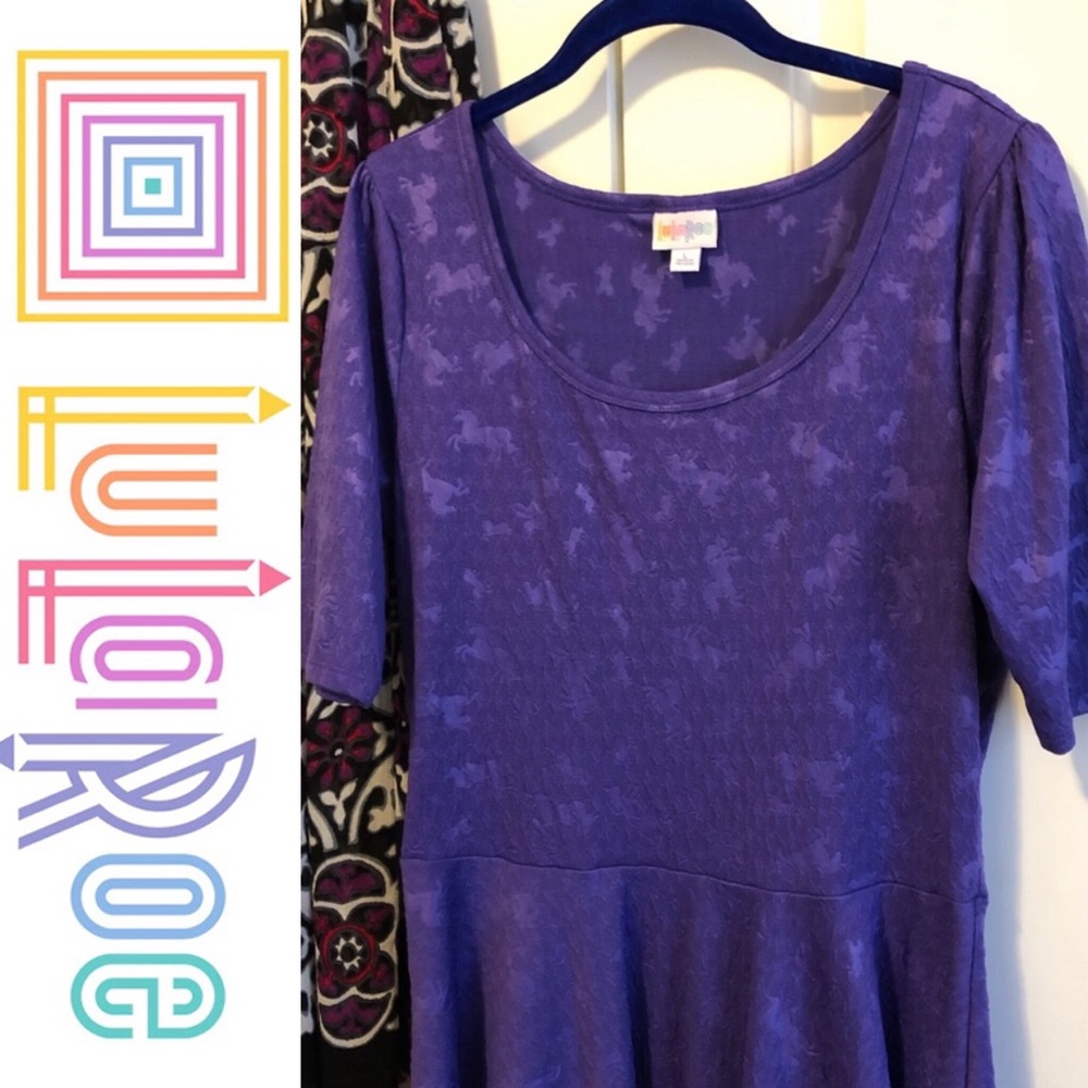 🦄LulaRoe - Purple Unicorn Print Nicole